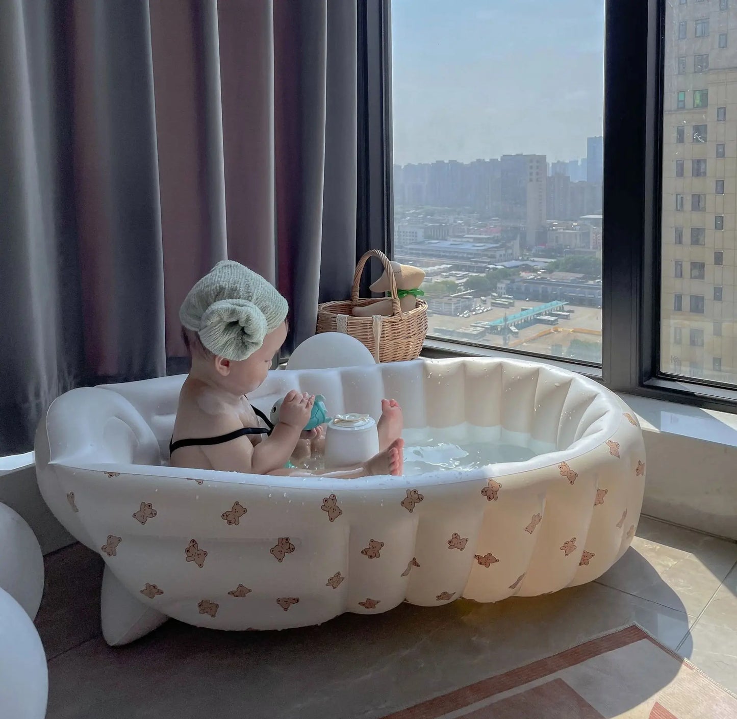 Children’s Outdoor Inflatable Bathtub